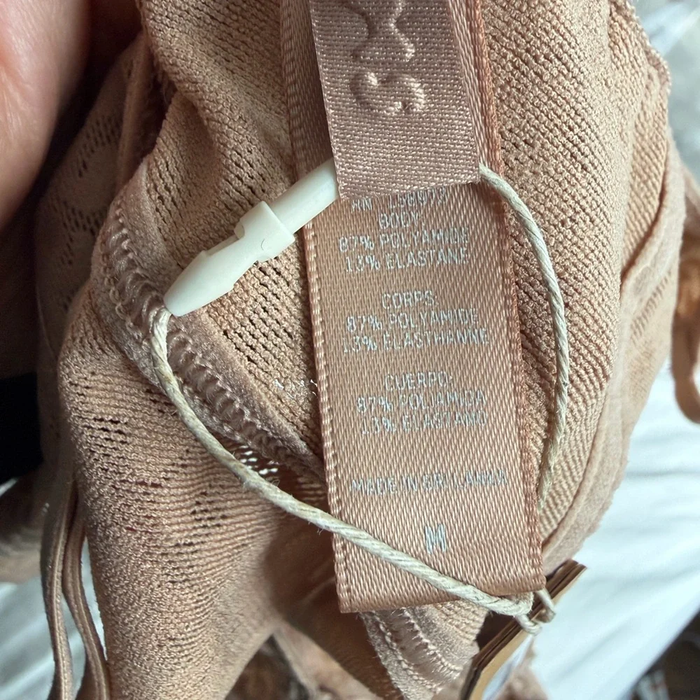NWT SKIMS Clay Logo Mesh Triangle Bralette – Size M - Picture 8 of 9